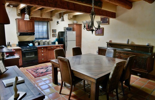 Historic Eastside Casa | Old World Elegant Guest House justo al lado de Canyon Road