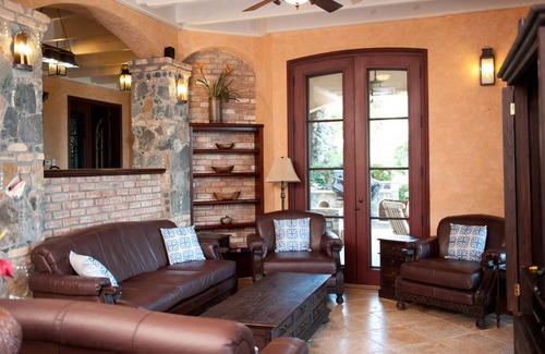 Maho Bay Quarter Villa | Old World Vacation Villa en Peter Bay. Playas de la costa norte en ambas direcciones