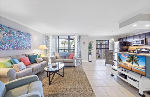 Marco Island Casa | Olde Marco riverfront condo with pools and tennis