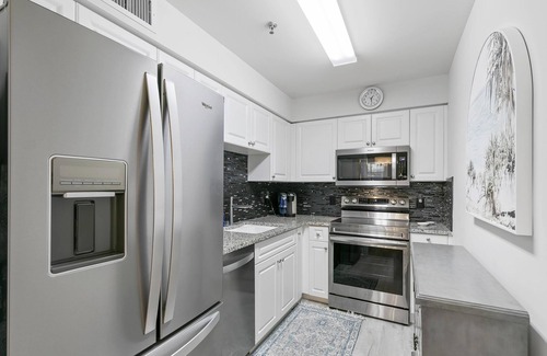 Coquina Sands Condominio | Olde Naples Luxe New Reno. Walk to the beach and 12 blocks to 5th Ave