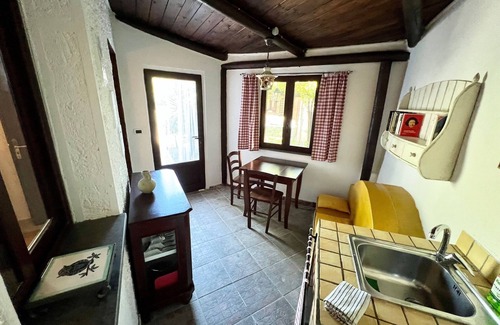 Panza Apartamento | "Oleander cottage" with garden, swimming pool and spa hot tub