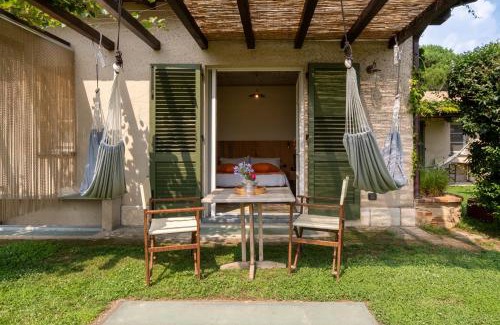 Pietrasanta Casa | Olimagio Farm Stay with animals and 25m pool, beach at cycling distance