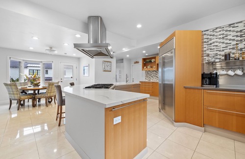 Muirlands Villa | Olite Luxury Estate - Massive Yard, Pool/Spa, Fast WiFi & Outdoor Fireplace