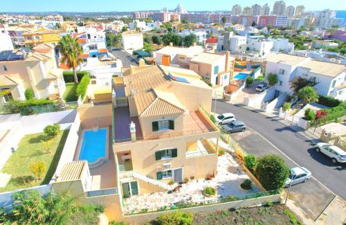 Armacao de Pera Villa | Olival Beach Villa with Pool walking distance to Beach