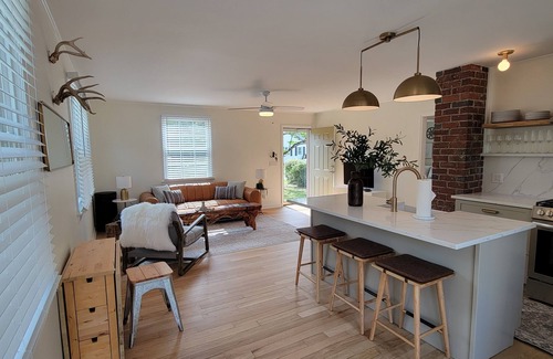 North Charleston Casa | Olive Branch Cottage, Historic Park Circle, Nearby Restaurants, Breweries & Bars