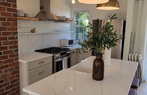 North Charleston Casa | Olive Branch Cottage, Historic Park Circle, Nearby Restaurants, Breweries & Bars