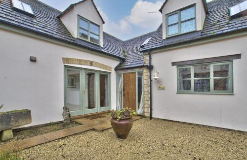 Black Bourton Casa | Olive Cottage by Group Retreats