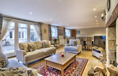 Black Bourton Casa | Olive Cottage by Group Retreats
