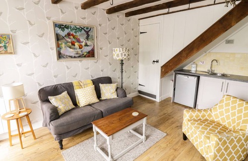 Richmond Cabaña | Olive Cottage