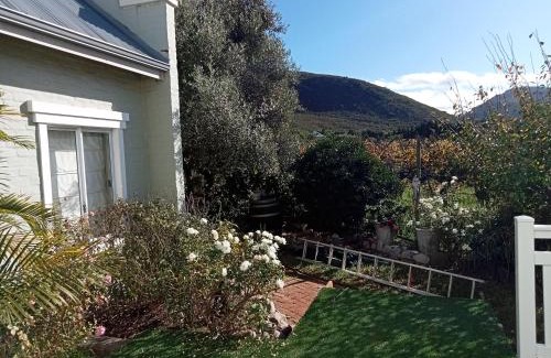 Montagu Casa | Olive Garden Guest House