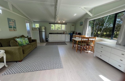 Pataua Casa | Olive Grove Cottage - Whangarei Holiday Home