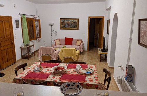 Kounelion Otro | Olive grove house of Babis