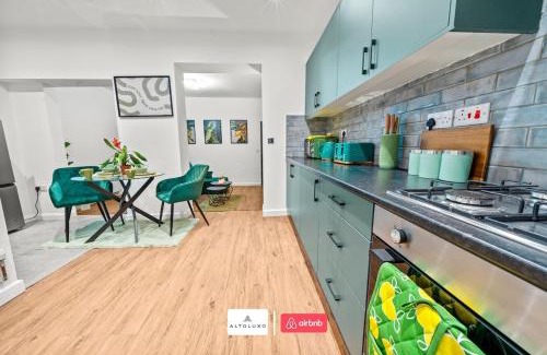 Newport Apartamento | Olive Haus Stylish & Cosy 4 BR By AltoLuxo Short Lets & Serviced Accommodation With Free Wifi & Parking