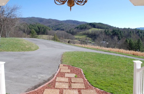 Mountain City Casa | Suite Olive Leaf Cottage