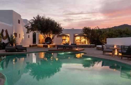 Ano Mera Apartamento | Olive Mykonos Villas - Honeymoon room with indoor jacuzzi