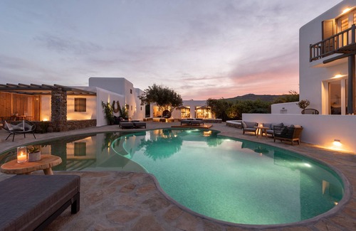 Ano Mera Apartamento | Olive Mykonos Villas - Honeymoon room with indoor jacuzzi