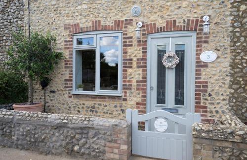 Docking Casa | Olive Quay Cottage - Rustic elegance, big country garden Norfolk coast
