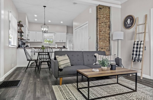 Bloomington Casa | Olive Street Bungalow, located in the family friendly east-side historical area.