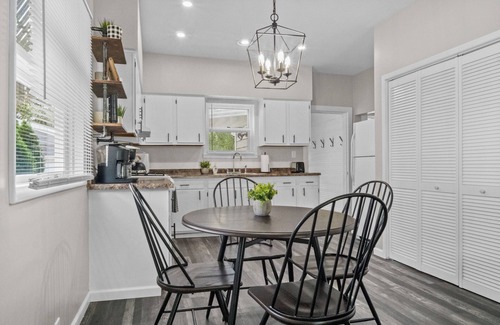 Bloomington Casa | Olive Street Bungalow, located in the family friendly east-side historical area.