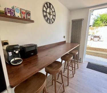 Brighton Casa | Olive Tree Brighton-Bright & Spacious 4 bedroom home with Garden & Free parking