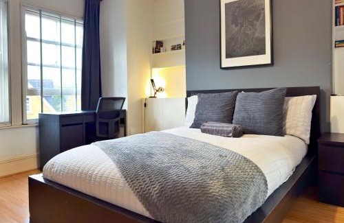 Vassall Casa | Oliver Room with Shared Bathroom Liberty