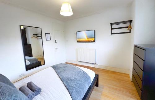 Vassall Casa | Oliver Room with Shared Bathroom Liberty