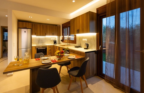 Houdetsi Apartamento | Olivia,a modern retreat near beach & amenities