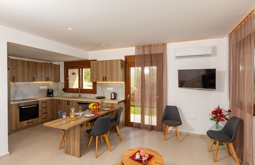 Houdetsi Apartamento | Olivia,a modern retreat near beach & amenities