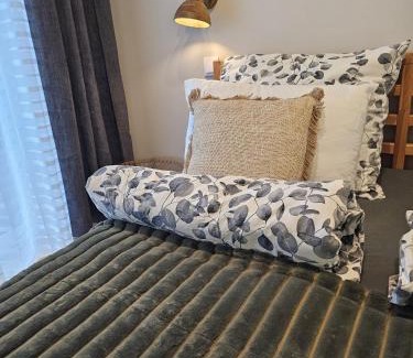 Czestochowa Apartamento | Oliwkowy - stylowy Apartament w naturalnym klimacie