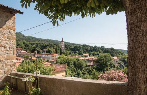 San Dorligo della Valle Casa | Oltre l'arco