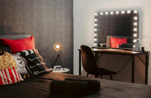 Saintes Apartamento | Olympia - Terrasse, Parking gratuit, Thème Cinéma, Coeur de ville, Rez de chaussée, Fibre, Tv 4K