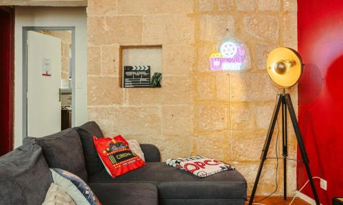 Saintes Apartamento | Olympia - Terrasse, Parking gratuit, Thème Cinéma, Coeur de ville, Rez de chaussée, Fibre, Tv 4K