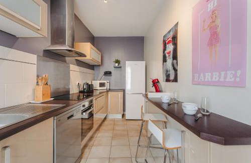 Saintes Apartamento | Olympia - Terrasse, Parking gratuit, Thème Cinéma, Coeur de ville, Rez de chaussée, Fibre, Tv 4K