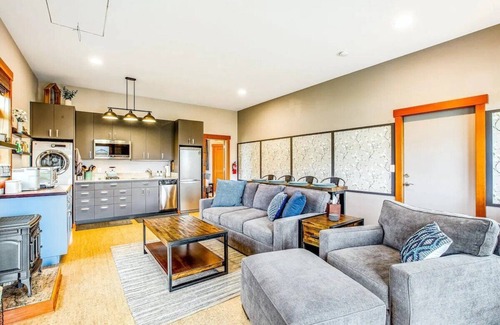 Sequim Cabaña | Olympic Discovery · Mountain View, Hot Tub, Olympic NP, Golf!