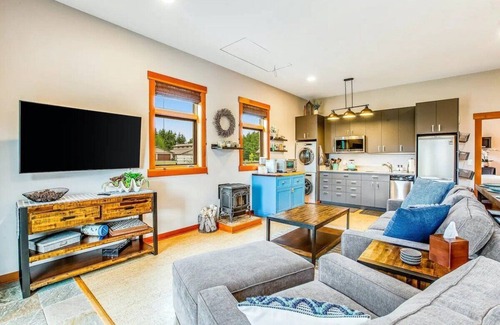 Sequim Cabaña | Olympic Discovery · Mountain View, Hot Tub, Olympic NP, Golf!