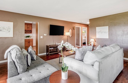 West Hills Casa | Olympic Mountain-view home by St. Michael Medical Center with large lawn & W/D