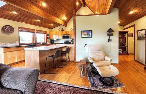 Sequim Casa | Olympic Oasis Tranquil Retreat Near Dungeness Wildlife Refuge Hot Tub