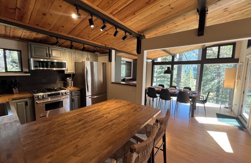 Olympic Valley Casa | Olympic Valley House with Palisades Tahoe Views
