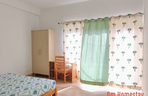 Tapovan Cama Y Desayuno | Om Homestay Tapovan, Bed & Breakfast with AC in Rishikesh, India