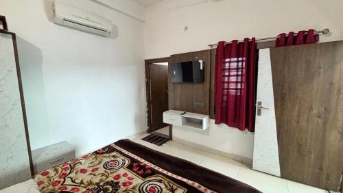Mathura Hotel | Om Palace