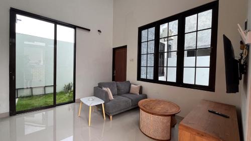 Colomadu Casa | Omah Gedongan Homestay