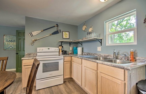 Omaha Condominio | Omaha Apartment w/ Yard - 15 Miles to Branson