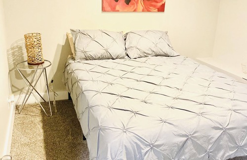 Joslyn Castle Casa | *Omaha - UPDATED, Clean, Spacious Home*
