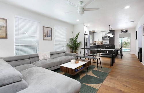 Tobin Hill Casa | OMG! Private Pool and Hot Tub Paradise! * 4/3 Beautiful Entire House * The Pearl & Downtown Attract