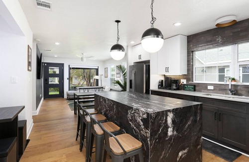 Tobin Hill Casa | OMG! Private Pool and Hot Tub Paradise! * 4/3 Beautiful Entire House * The Pearl & Downtown Attract