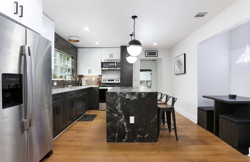 Tobin Hill Casa | OMG! Private Pool and Hot Tub Paradise! * 4/3 Beautiful Entire House * The Pearl & Downtown Attract