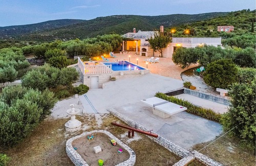 Praznica Casa | Alojamiento de 3 habitaciones en Pucisca