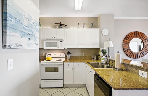 Frangista Beach Condominio | On Beach Time @ Emerald Waters | Gulf Views | Steps to Beach | Pool | 2BR/2BA | Free Fun Pass!