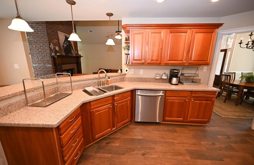 Auburn - Opelika Casa | On border of Auburn & Opelika. Just off exit 57, east access to both downtowns!