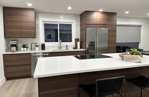 Merritton Casa | On Cloud Wine | Modern Bungalow | Wine Bar, Fire Pit, Badminton
